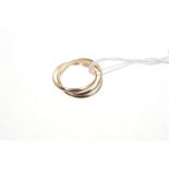 Three-colour 'Russian' wedding ring with three interlocking bands,