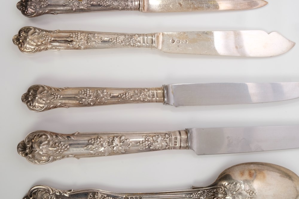 Contemporary Asprey silver rare Bright Vine pattern canteen of cutlery for twelve place settings, - Image 4 of 4