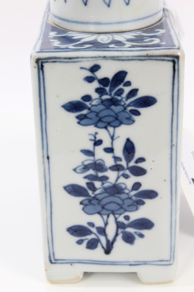 18th century Chinese blue and white tea caddy and cover of rectangular form, on bracket feet, - Image 8 of 11