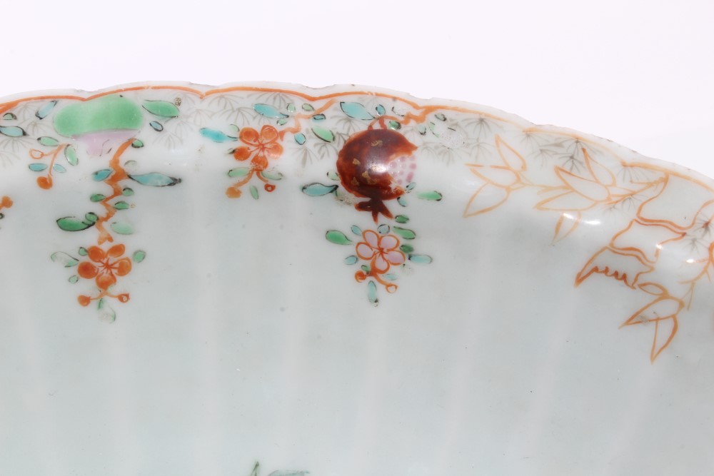 Mid-18th century Chinese export fluted basin with polychrome painted birds in flowering trees and - Image 5 of 6