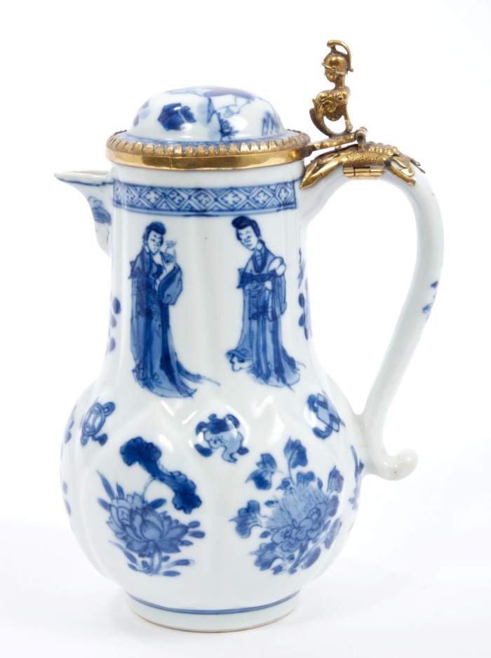 Late 17th century Chinese Kangxi blue and white jug and cover with gilt metal hinged mount and