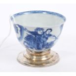 Late 17th century Chinese Kangxi blue and white tea bowl painted with battle scene,
