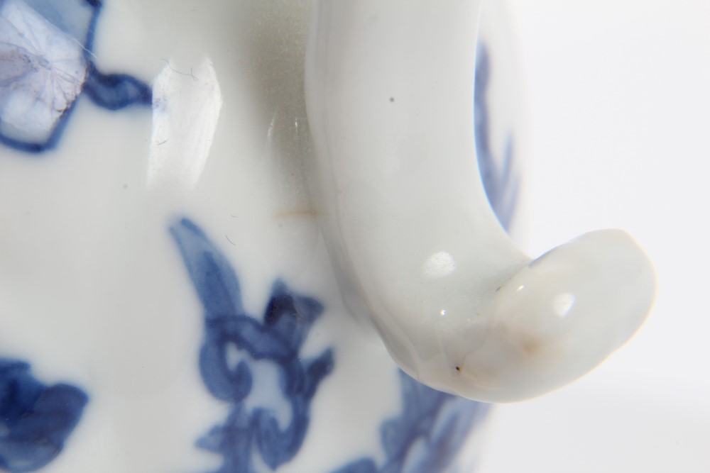 Late 17th century Chinese Kangxi blue and white jug and cover with gilt metal hinged mount and - Image 15 of 15