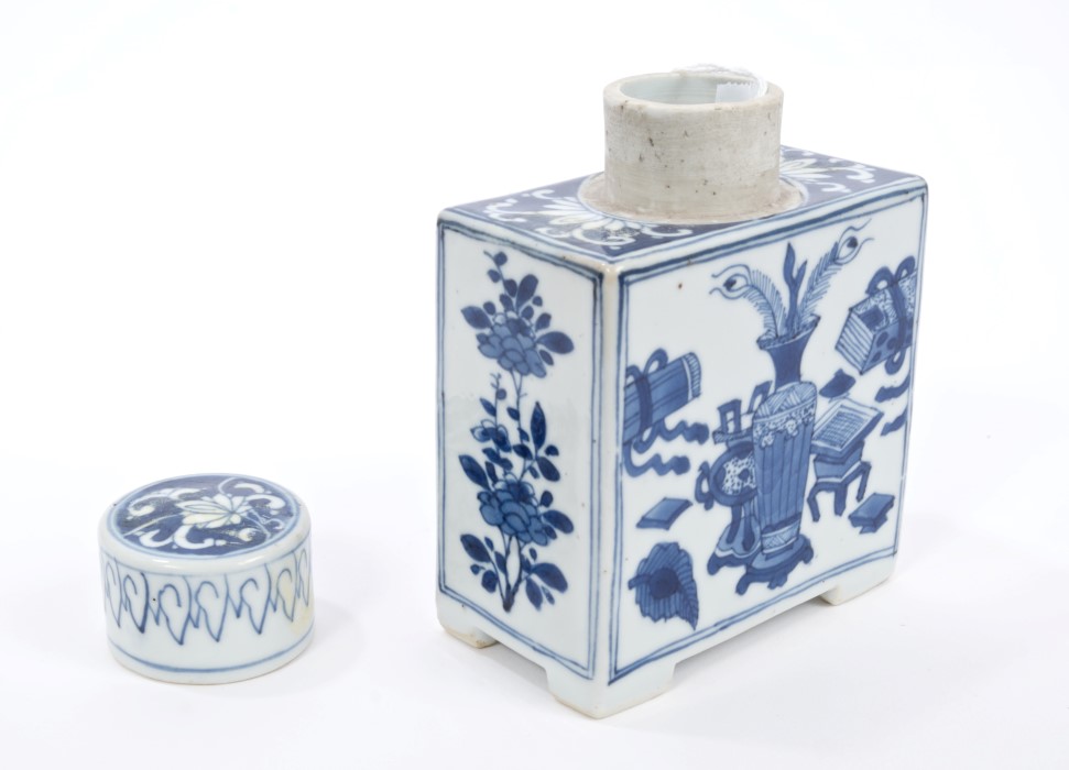 18th century Chinese blue and white tea caddy and cover of rectangular form, on bracket feet, - Image 3 of 11