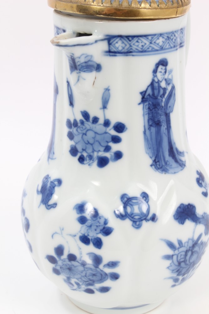Late 17th century Chinese Kangxi blue and white jug and cover with gilt metal hinged mount and - Image 10 of 15