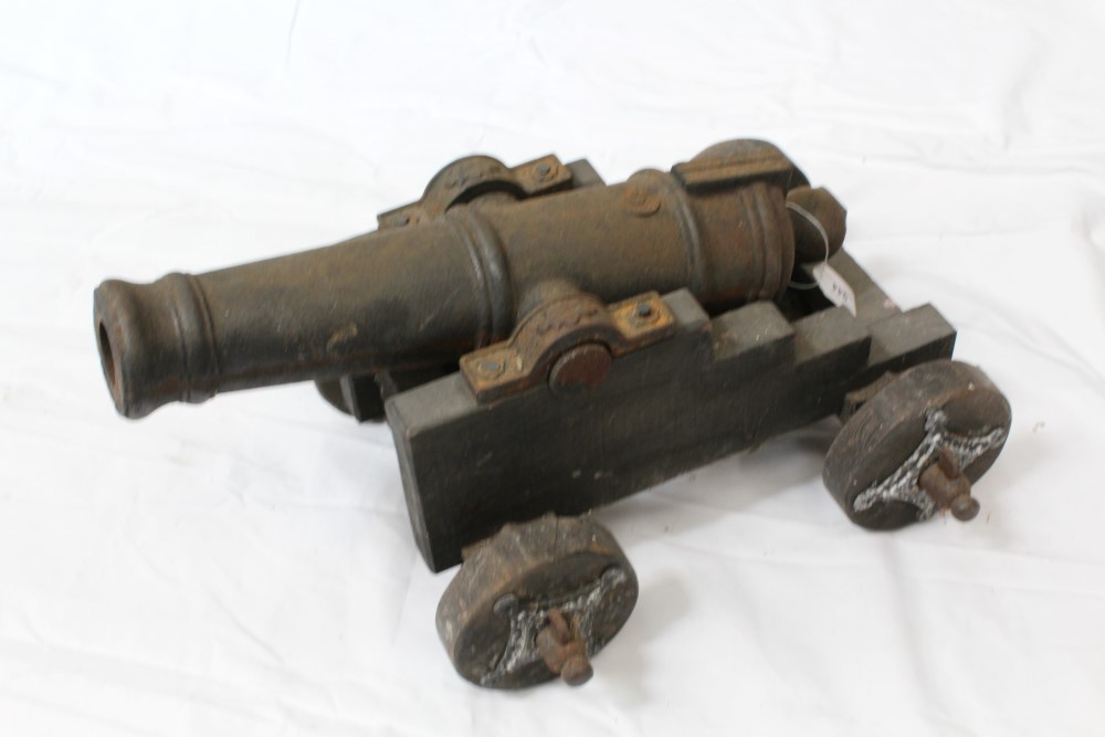 Decorative signalling-type cannon with cast iron banded barrel,