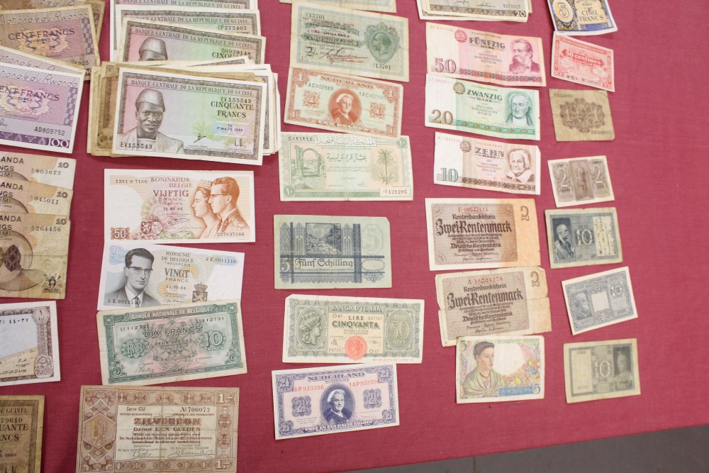 World - mixed banknotes - to include issues from Fiji, France, Germany, Guinea, Italy, Malta, - Image 7 of 7