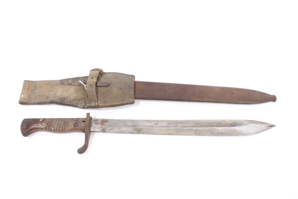 First World War Imperial German Mauser 98/05 'Butcher' bayonet in steel scabbard with leather frog