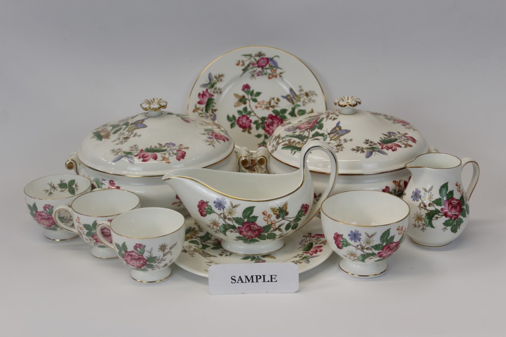 Wedgwood Charnwood tea and dinner service (82 pieces)