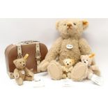 Teddy Bears - Steiff Classic with growler 000195, Charley with suitcase 012935,