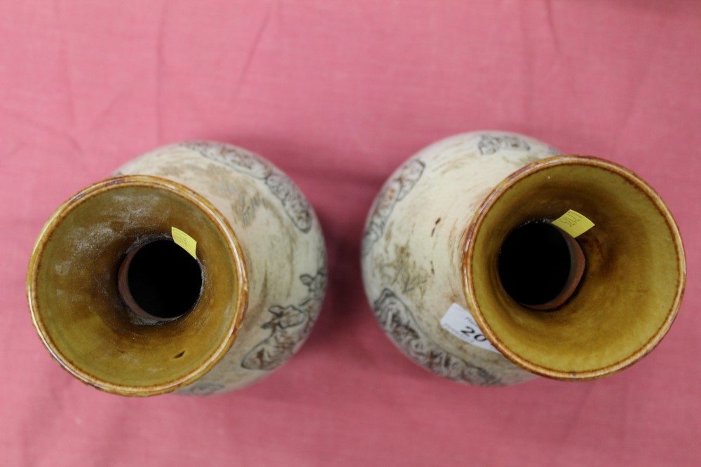 Pair of Victorian Doulton Lambeth vases by Hannah Barlow, - Bild 10 aus 10