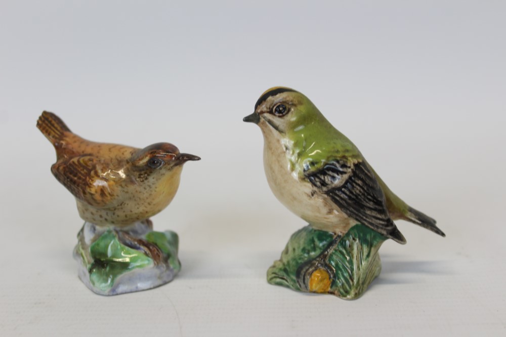 Two Beswick birds - Lesser Spotted Woodpecker 2420 and Goldcrest 2415, - Image 6 of 7