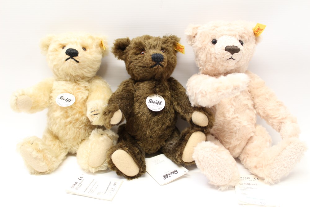 Teddy Bears - Steiff 'Georgina' 013140, Classic 000645, 004827, 000805 and 004865, - Image 2 of 2