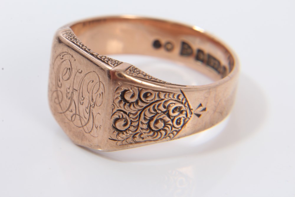 Edwardian rose gold (9ct) signet ring (Chester 1904). - Image 2 of 2