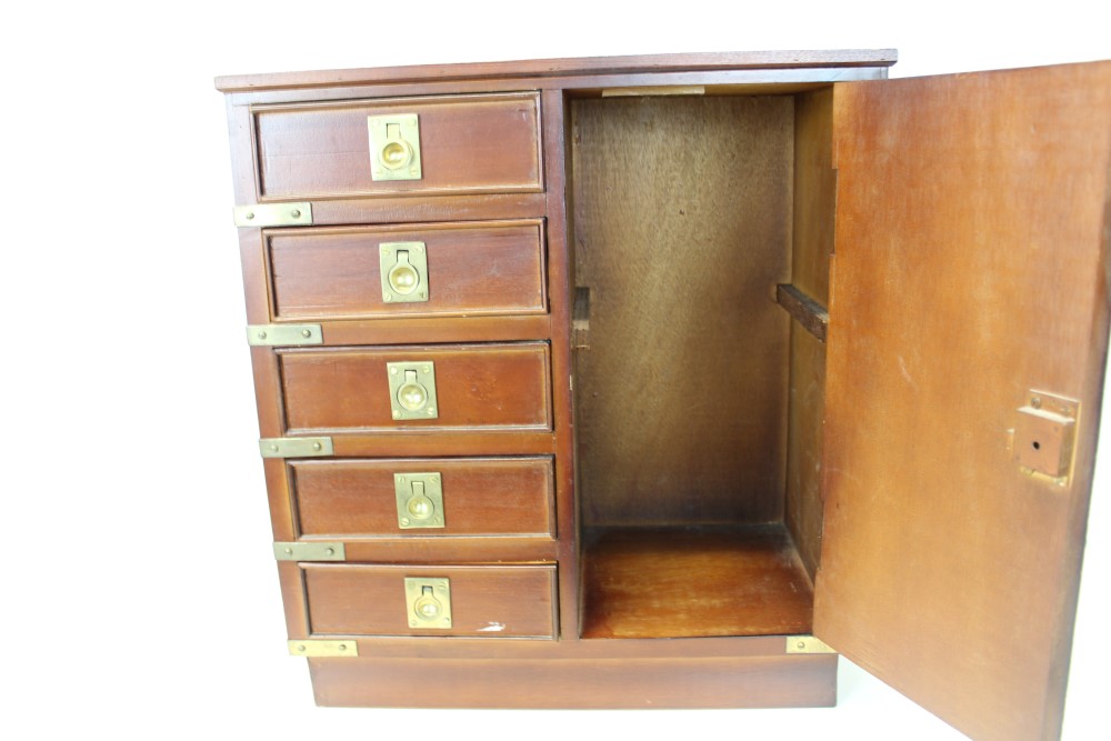 Contemporary microscope cabinet with main instrument compartment and five drawers with brass - Image 2 of 3
