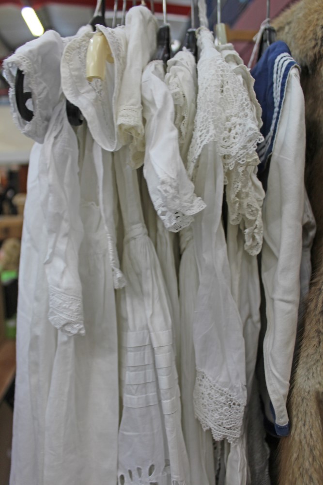 Edwardian baby and small children's clothing - white cotton and lawn items with lace, pintucks, - Image 6 of 6