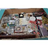Quantity of vintage costume jewellery and bijouterie - including brooches, bead necklaces,