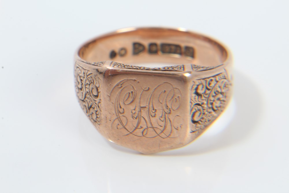 Edwardian rose gold (9ct) signet ring (Chester 1904).