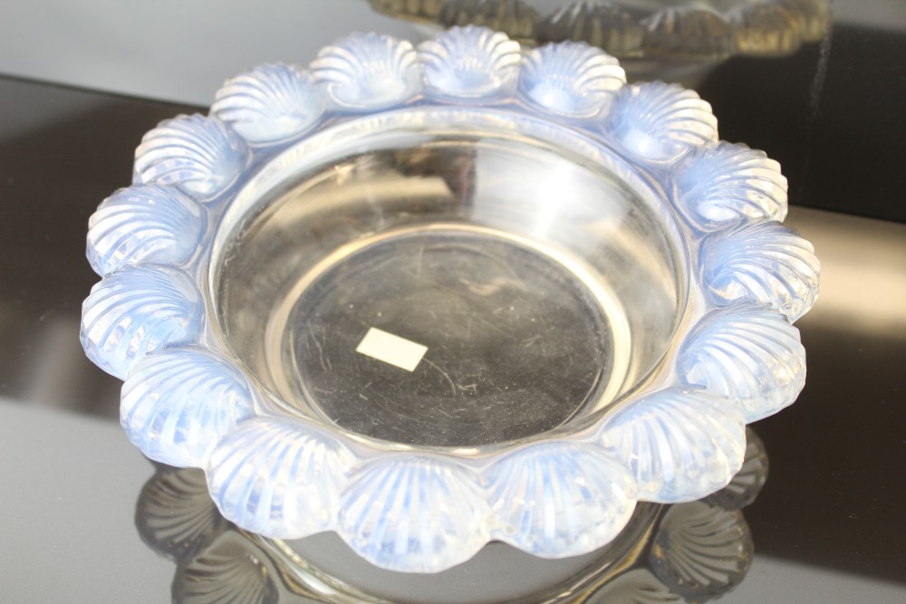 Lalique opalescent glass bowl with moulded scallop shell rim, etched signature to base - Lalique, - Image 2 of 3