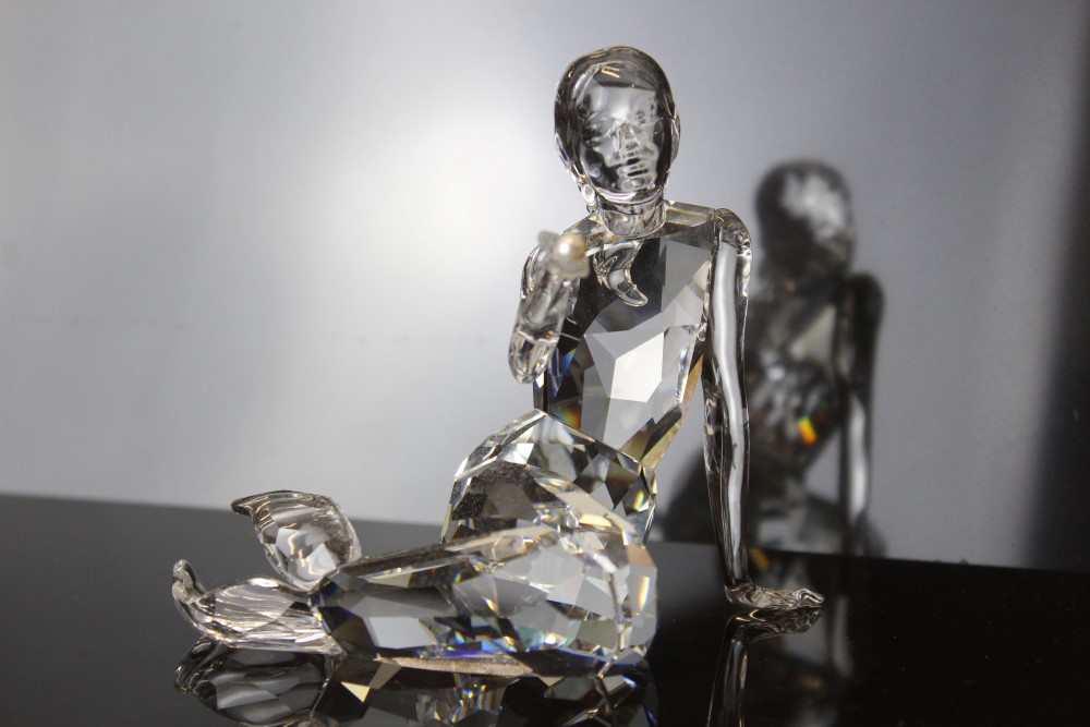 Swarovski crystal figure - Mermaid holding a pearl, - Image 2 of 2