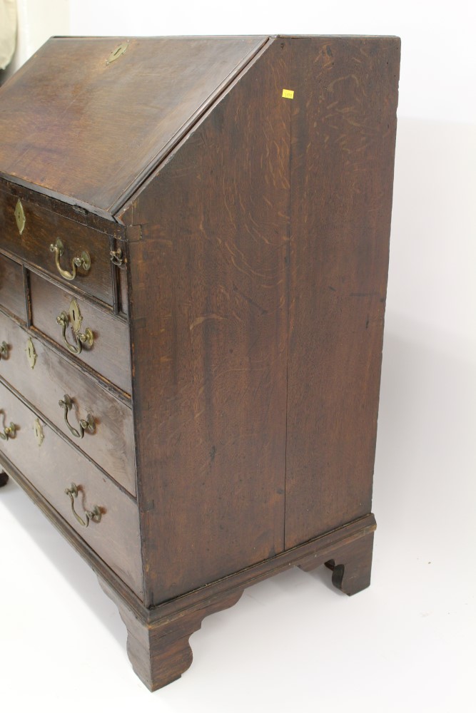 Mid-18th century oak bureau of small proportions, - Image 5 of 6