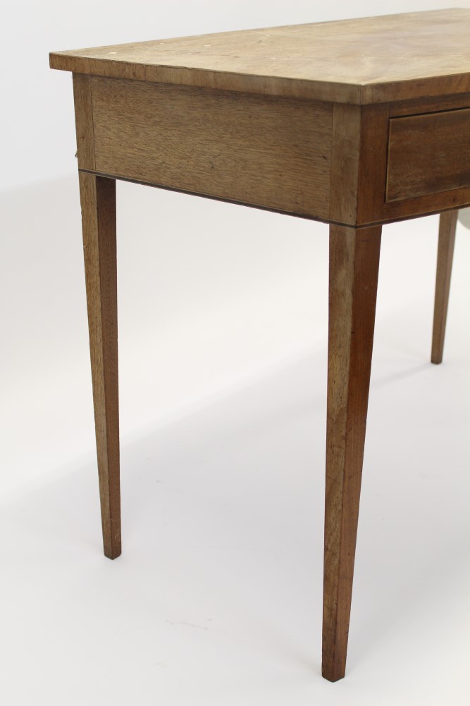 Regency mahogany bow front side table with single drawer, raised on square tapered legs, - Image 4 of 5