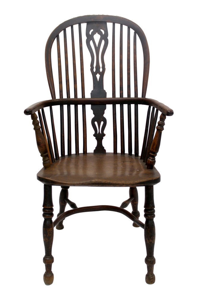 Good 19th century yew and elm Windsor chair with pierced vase-shaped splat and saddle seat on