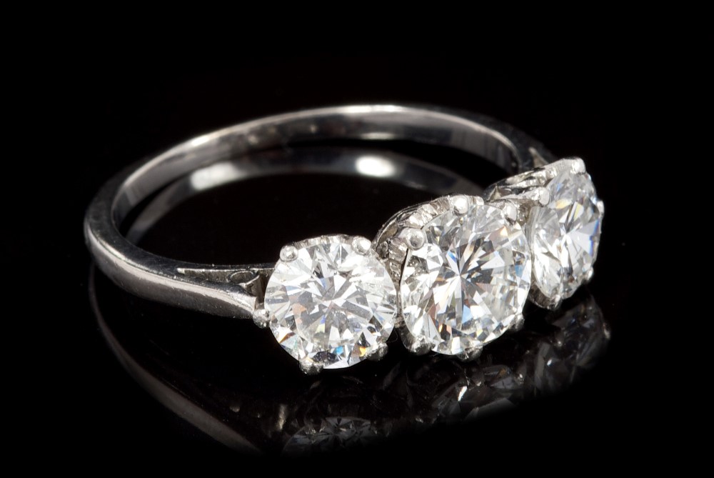 Fine diamond three-stone ring, with three brilliant cut diamonds in claw setting,