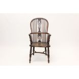 Good early 19th century yew and elm Windsor chair,