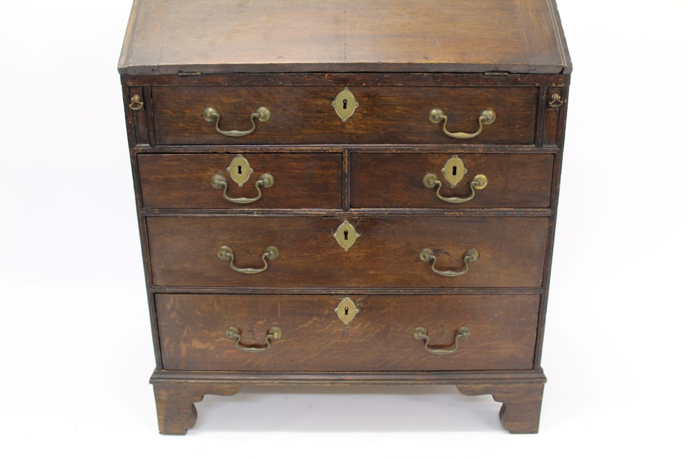 Mid-18th century oak bureau of small proportions, - Image 4 of 6