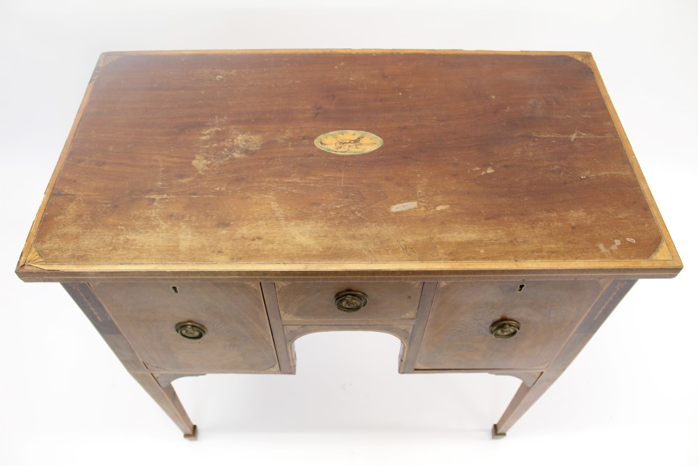 George III mahogany satinwood and patera inlaid dressing table with central short drawer and - Image 2 of 7