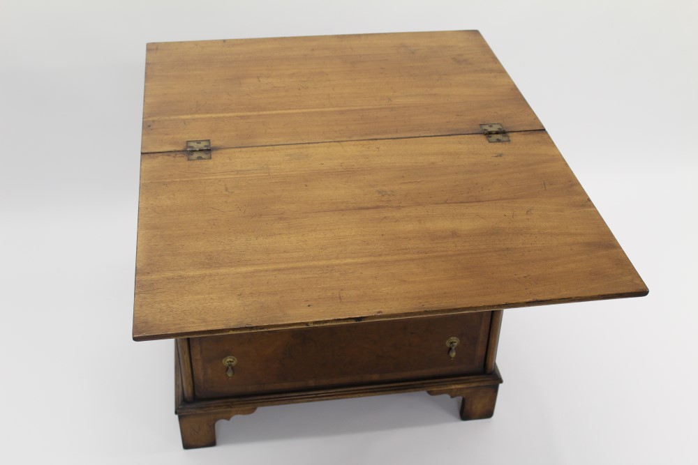 18th century-style figured walnut and feather-banded bachelors chest, - Image 3 of 5