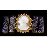Fine quality mid-19th century gold clasp with finely carved hardstone cameo of a classical male