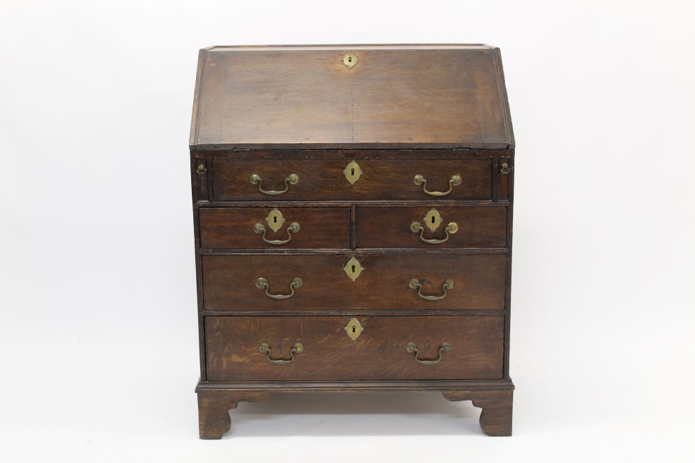 Mid-18th century oak bureau of small proportions,