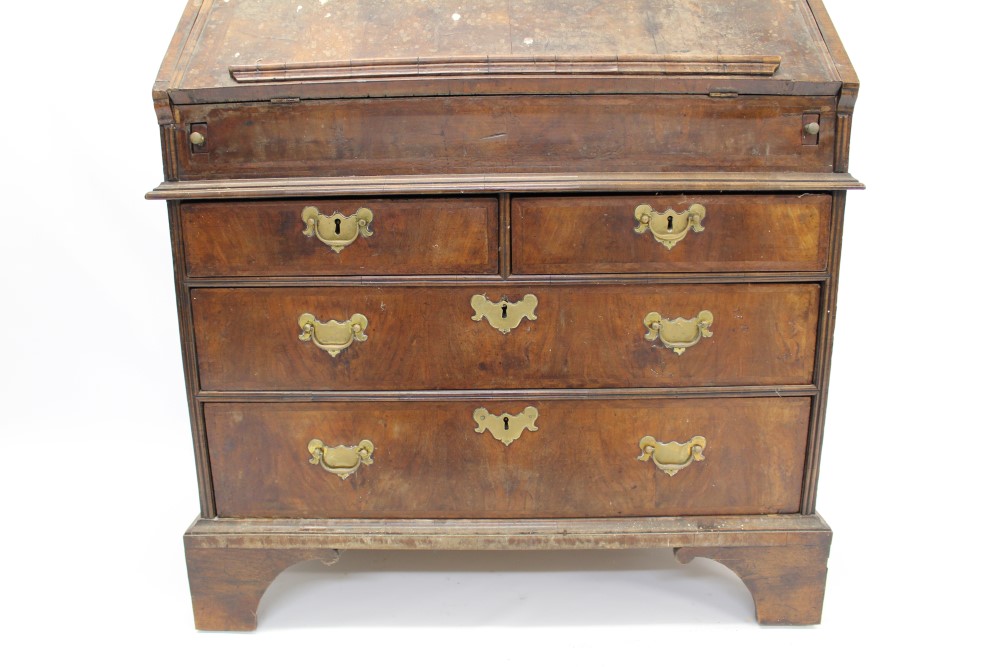 Early 18th century walnut crossbanded and feather-banded bureau with hinged fall enclosing a fitted - Image 4 of 6