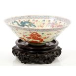 19th century Chinese export polychrome bowl with dragon chasing pearl decoration,