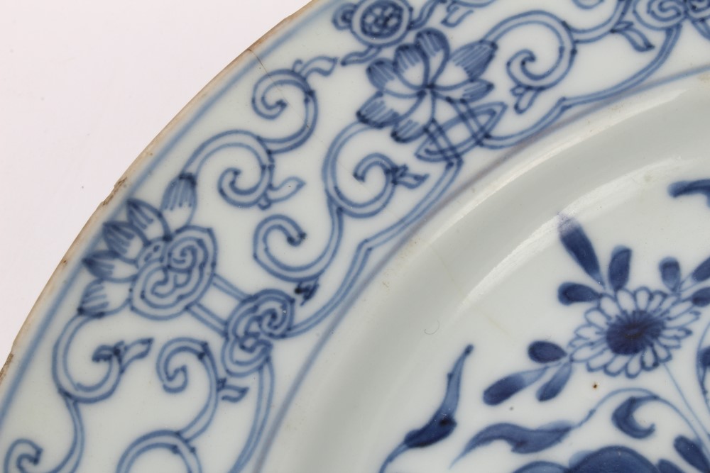 Three 18th century Chinese export blue and white plates with painted floral decoration and precious - Image 10 of 13