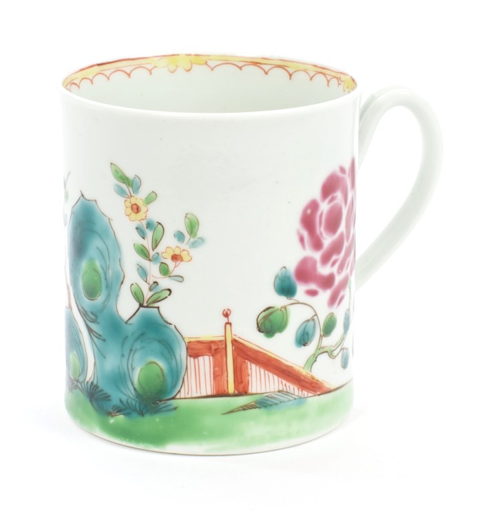 18th century Worcester coffee can, circa 1760 - 1762, with polychrome Chinese floral,