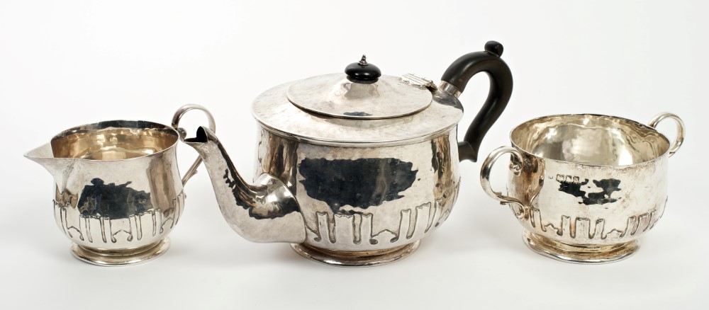 Fine quality George V silver three piece tea set - comprising teapot of compressed baluster form,