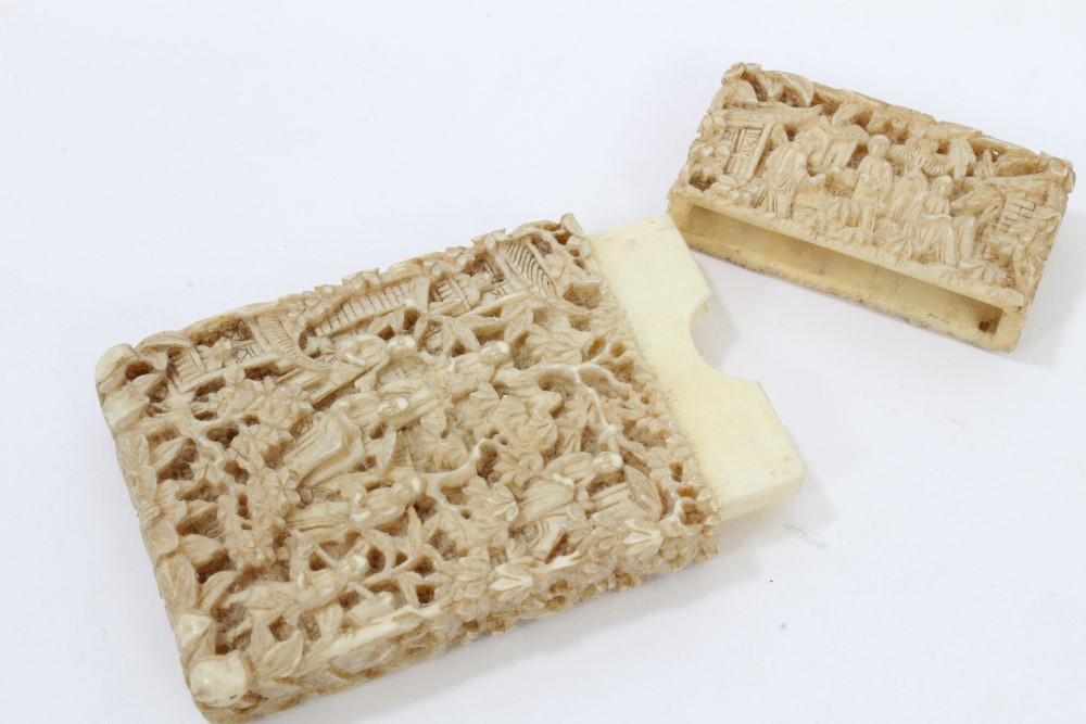 Small 19th century Canton carved ivory card case, - Image 3 of 4