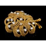 Good quality 1960s 18ct gold and diamond spray brooch with an interwoven knot design scattered with