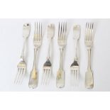 Three William IV silver fiddle pattern dinner forks with engraved initial (London 1830), maker - T.