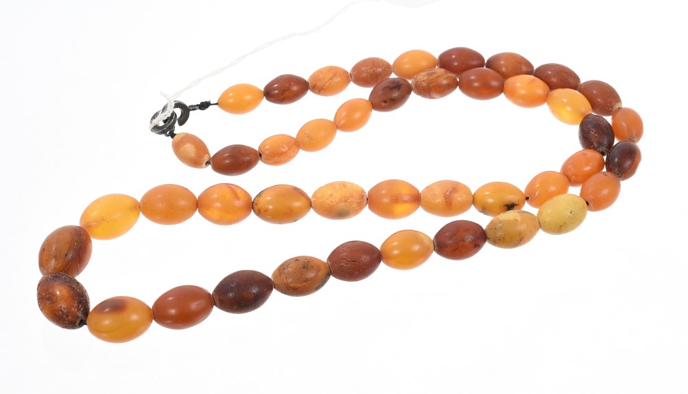 Amber bead necklace with graduated amber beads, length approximately 70cm.