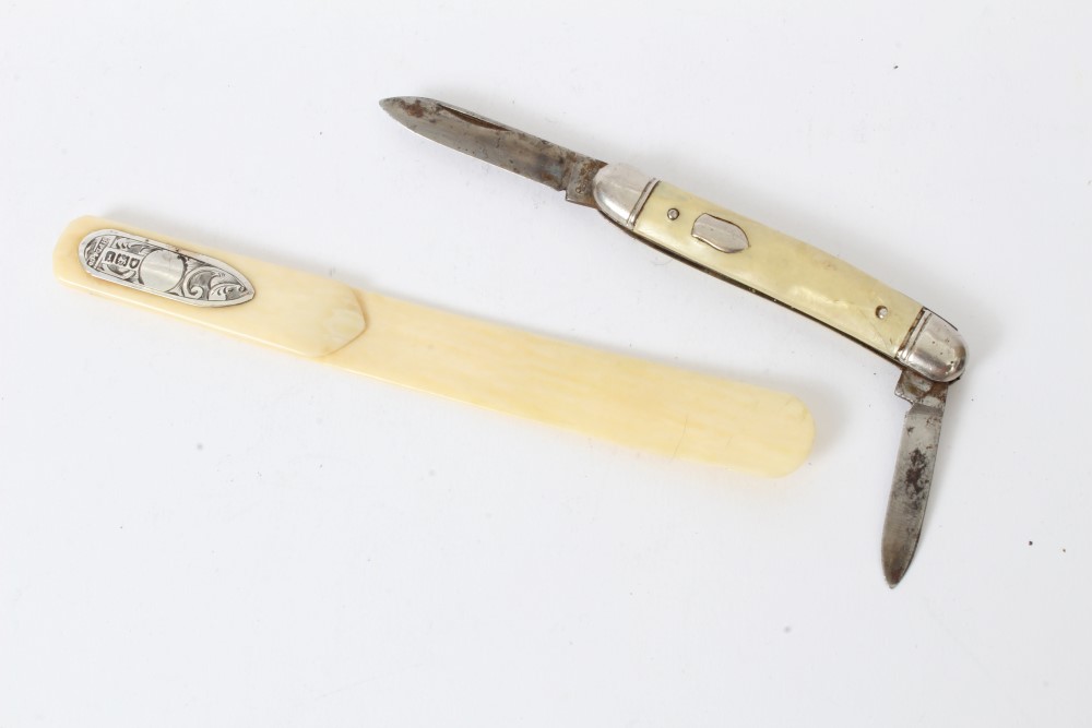 Selection of miscellaneous Georgian and later silver - including caddy spoon, spice ladle, - Image 12 of 17