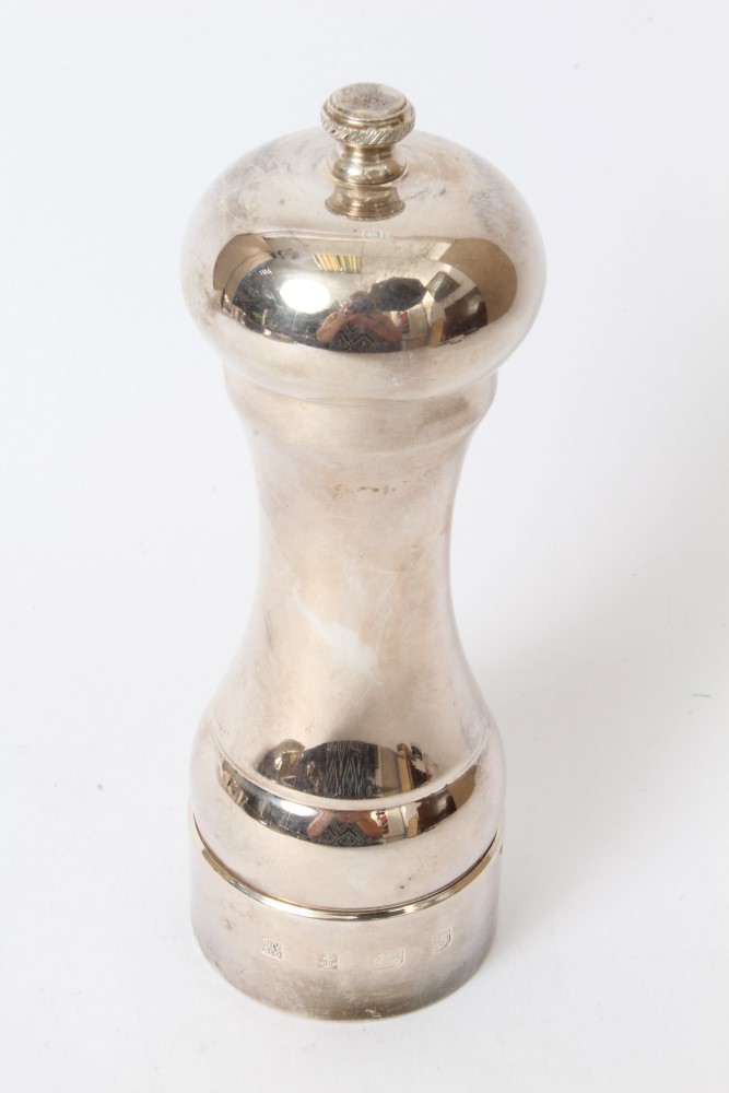 Contemporary silver pepper mill of capstan form, with Peter Piper grinder (Birmingham 1992),