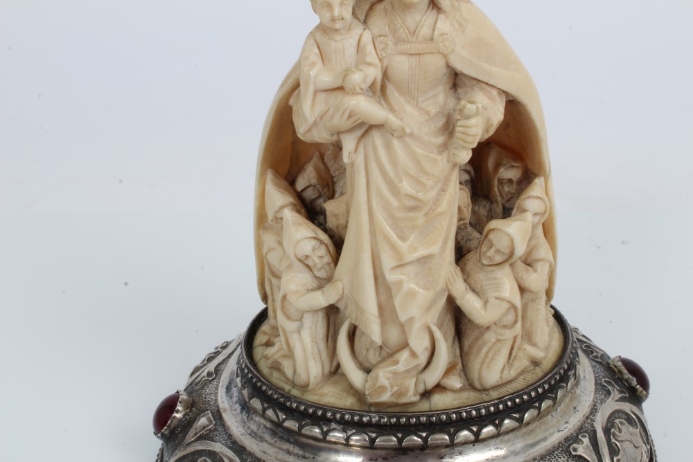 Rare and fine 18th / 19th century German carved ivory figural group depicting the Virgin of Mercy, - Image 3 of 6