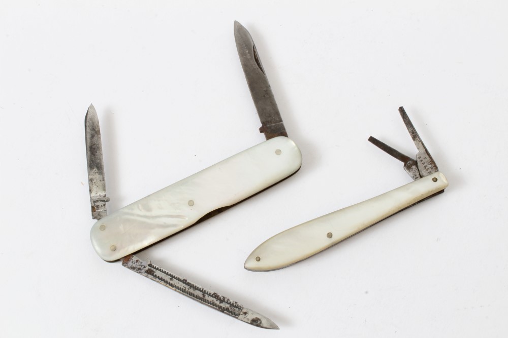 Selection of miscellaneous Georgian and later silver - including caddy spoon, spice ladle, - Image 16 of 17