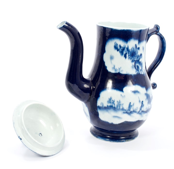 18th century Lowestoft blue and white coffee pot and cover with chinoiserie landscape and flower - Image 2 of 2