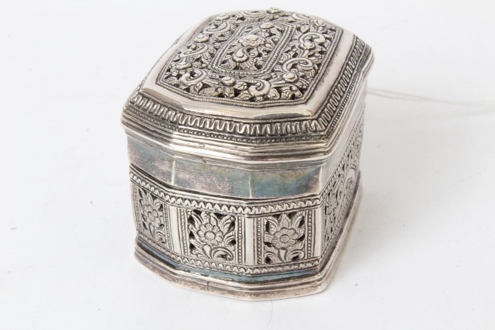 Eastern white metal box of octagonal form, - Image 3 of 5