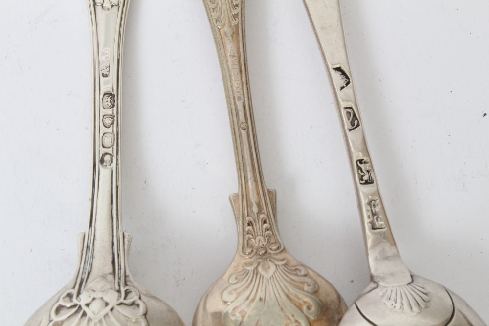 Selection of miscellaneous Georgian and later silver - including caddy spoon, spice ladle, - Image 9 of 17